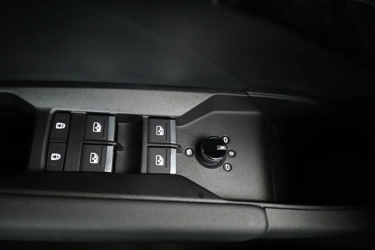 Audi Q4 9