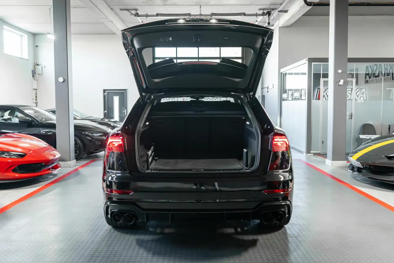 Audi SQ8 10