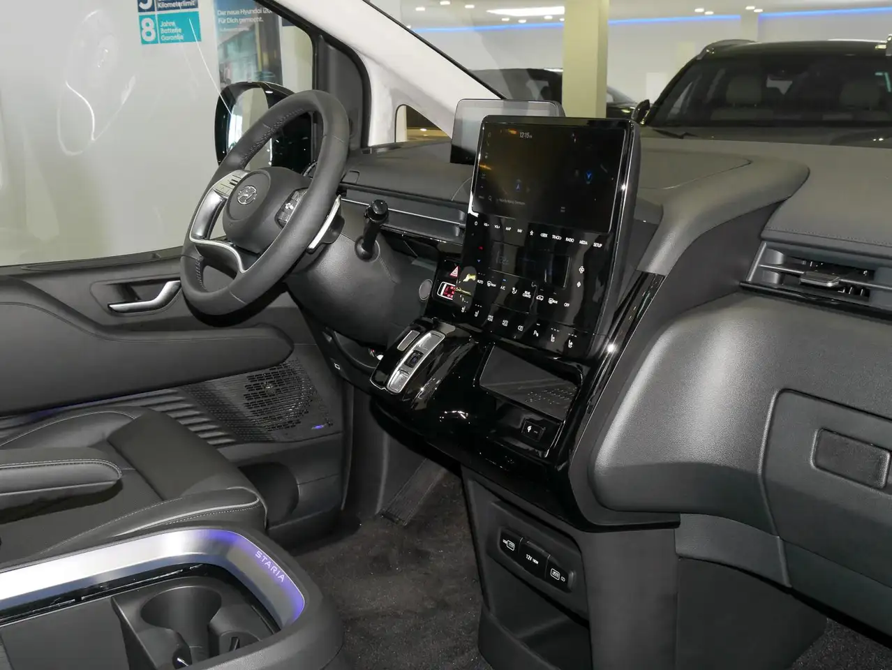 Hyundai STARIA 3