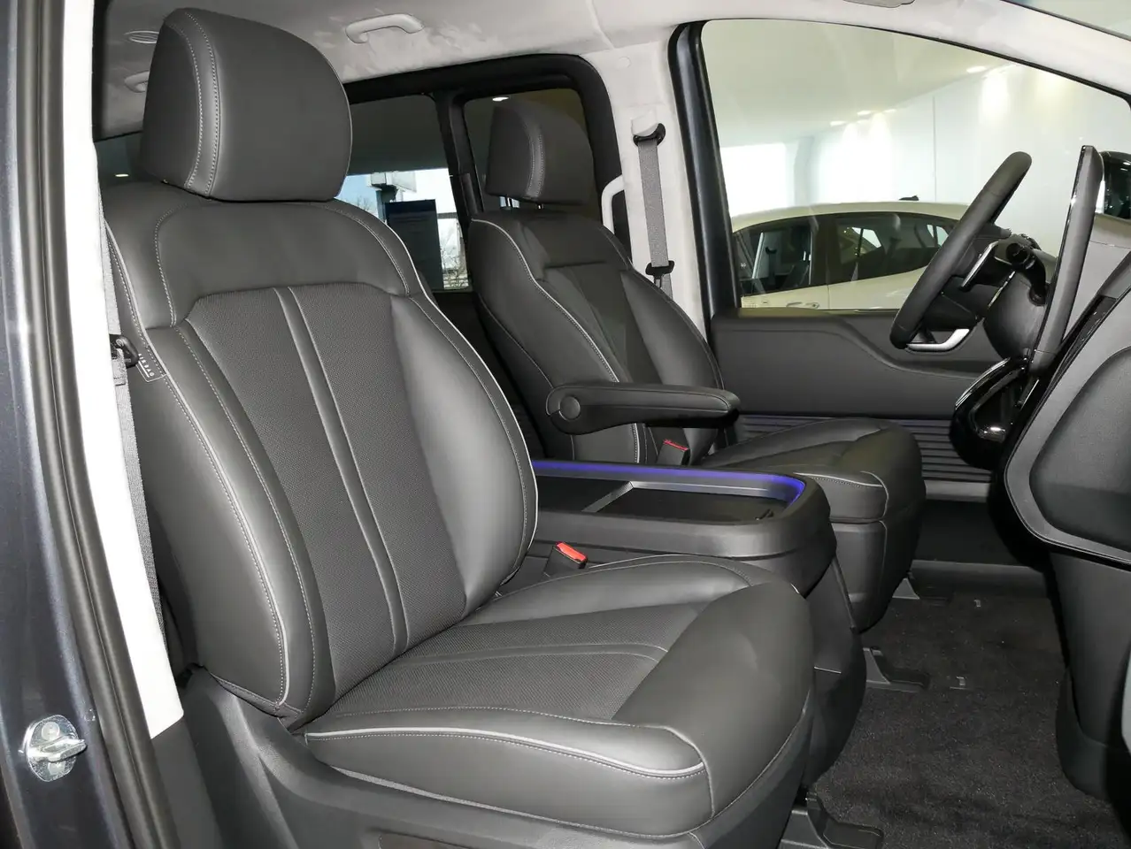 Hyundai STARIA 5