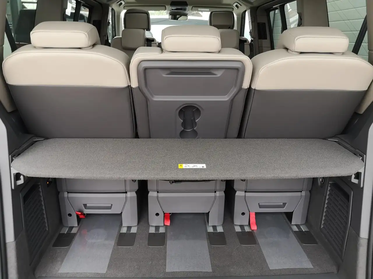 Volkswagen T7 Multivan 11