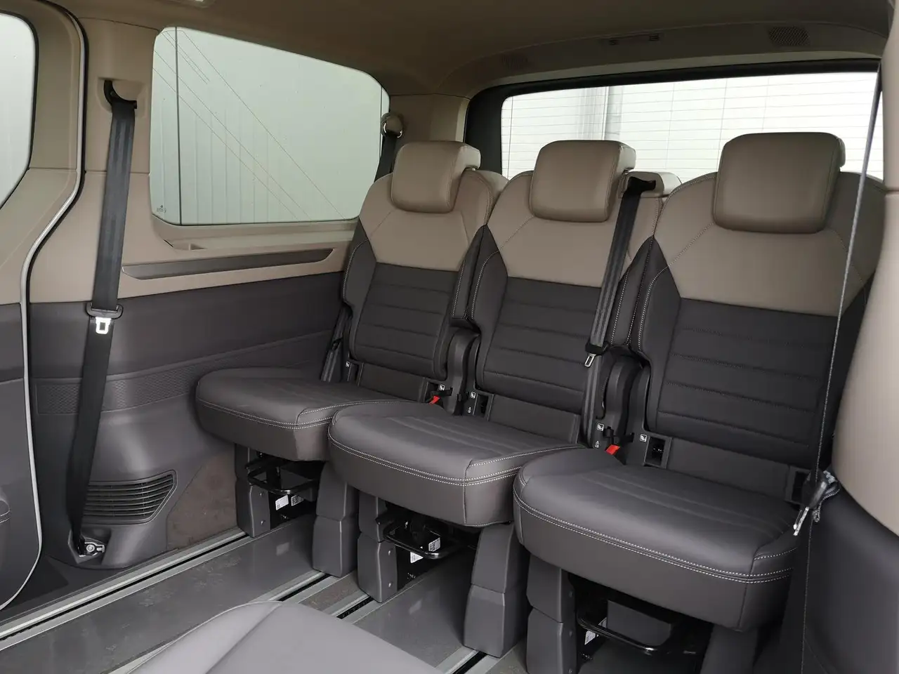 Volkswagen T7 Multivan 10