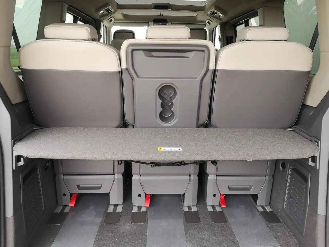 Volkswagen T7 Multivan 10