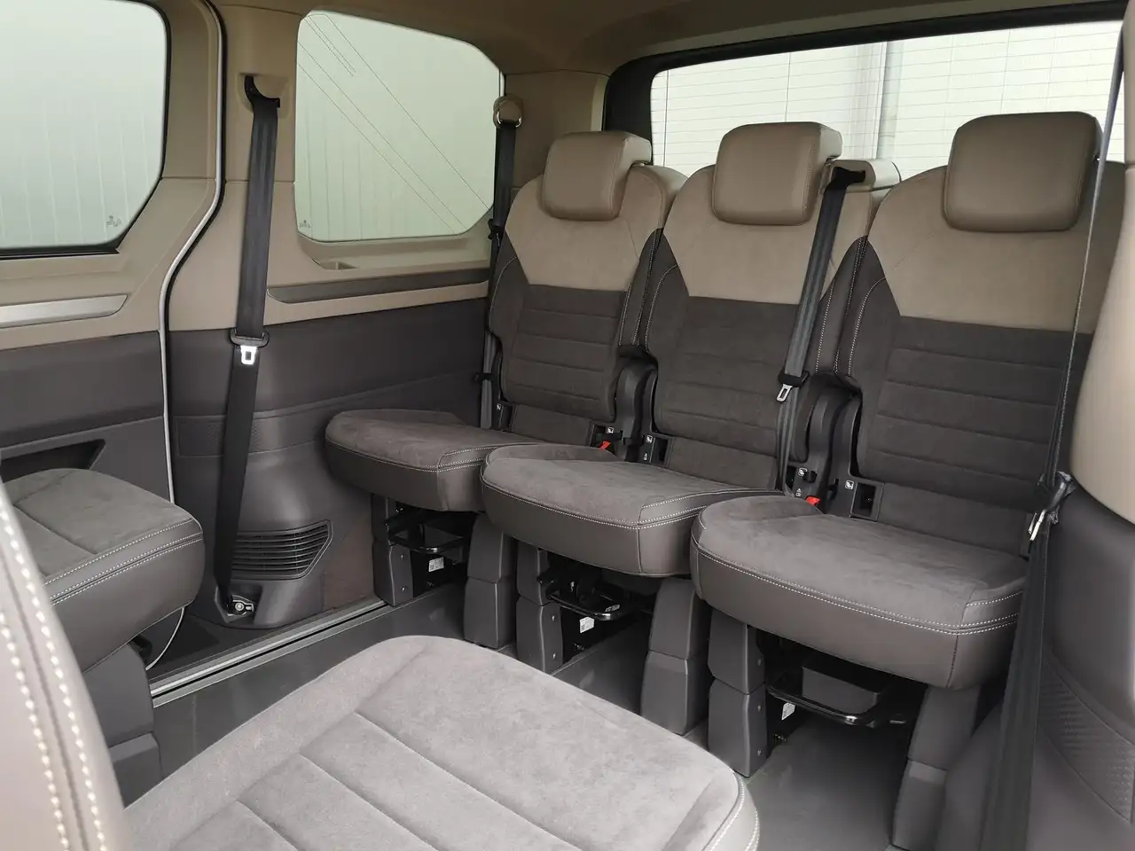 Volkswagen T7 Multivan 10