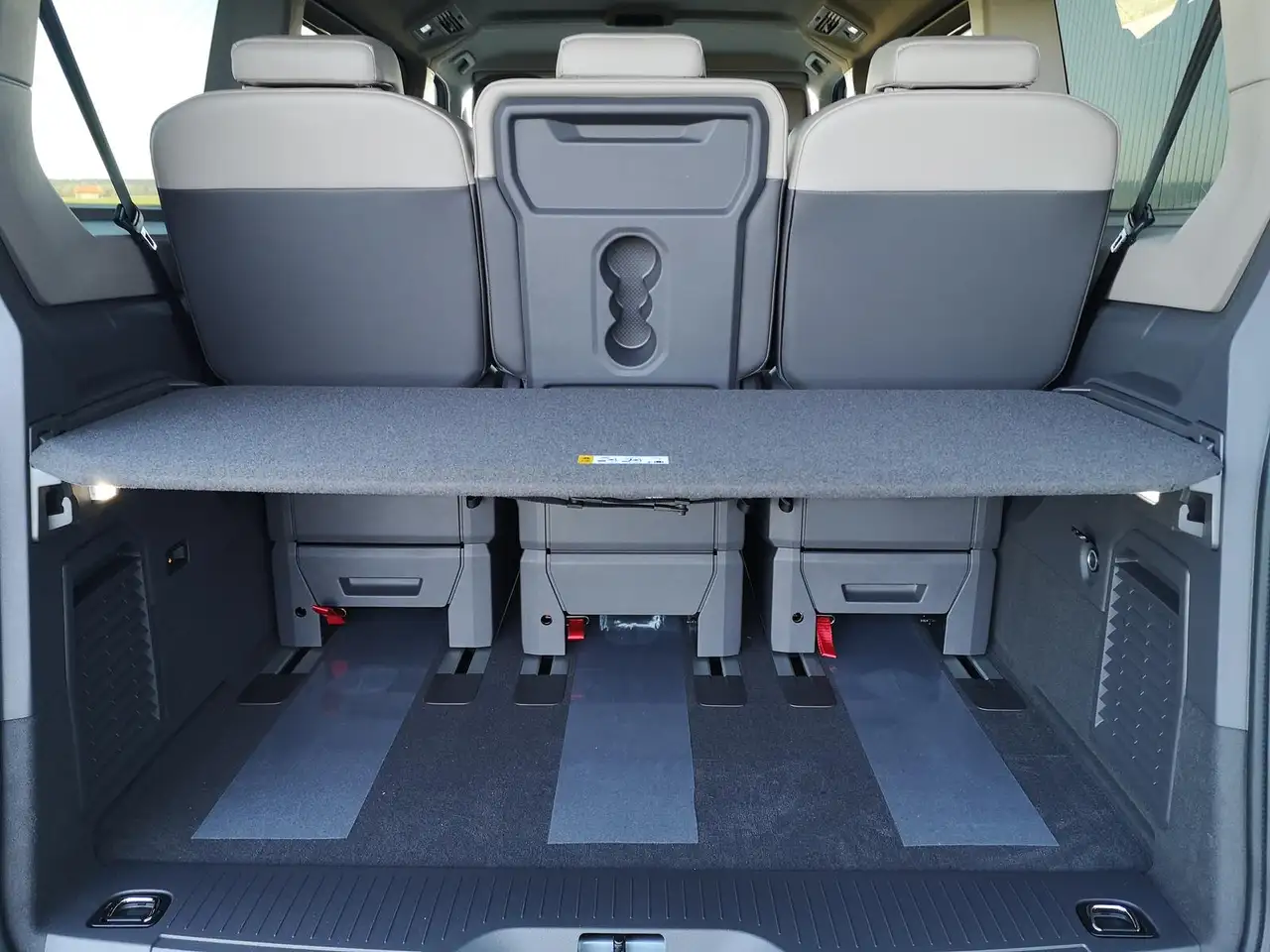 Volkswagen T7 Multivan 11