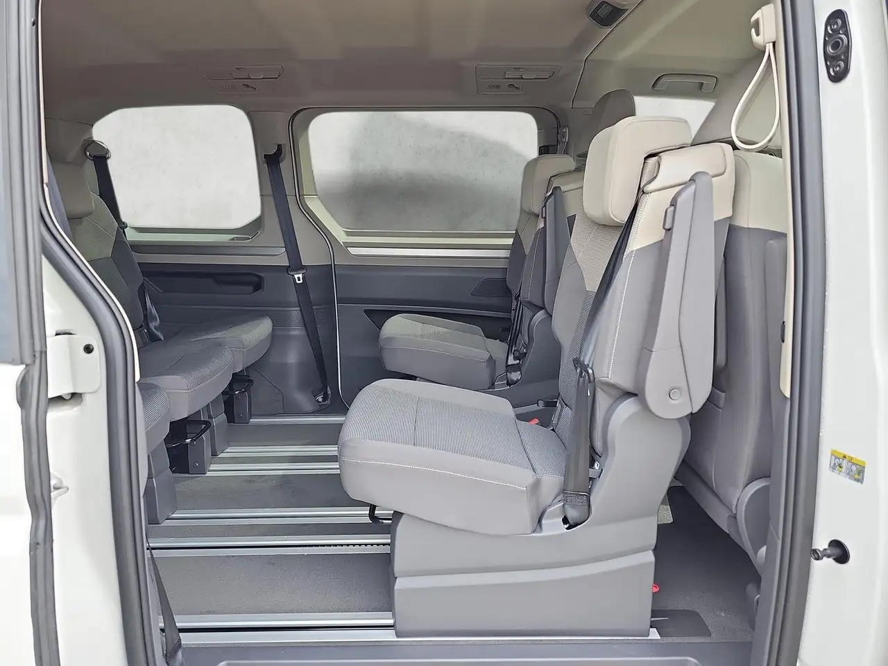 Volkswagen T7 Multivan 14