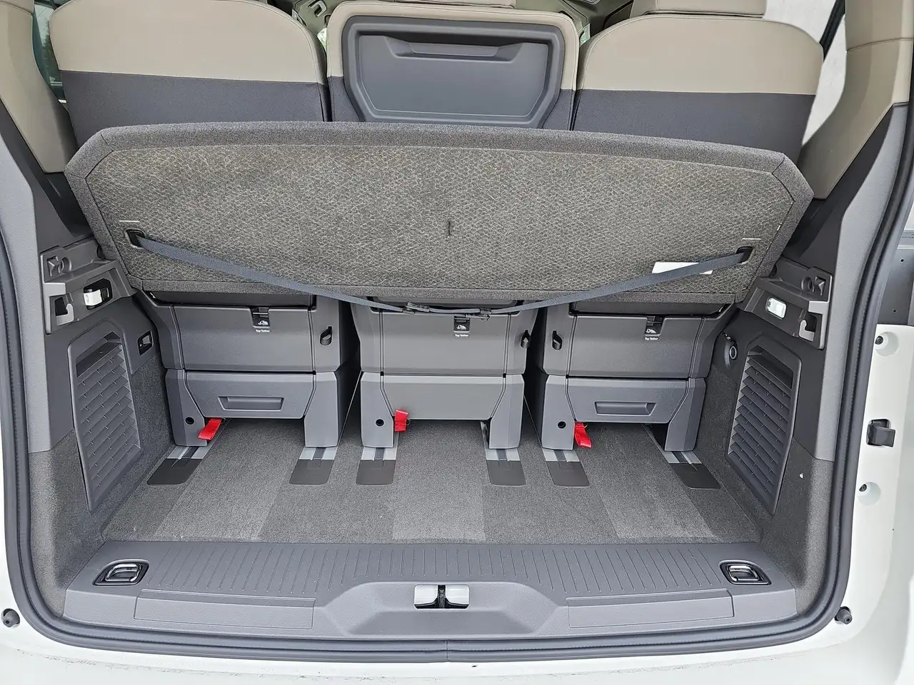 Volkswagen T7 Multivan 15
