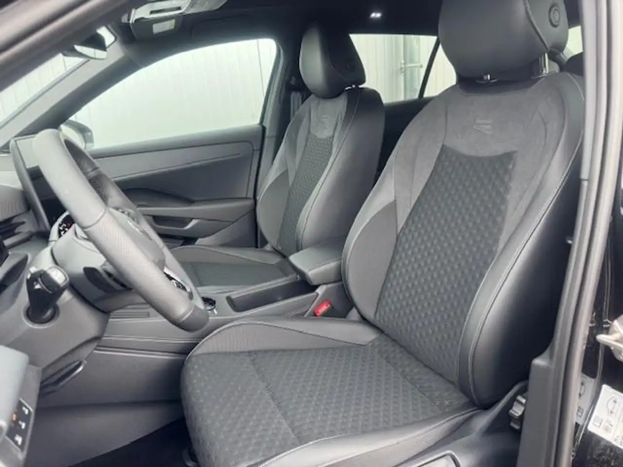 Volkswagen T-Roc 6