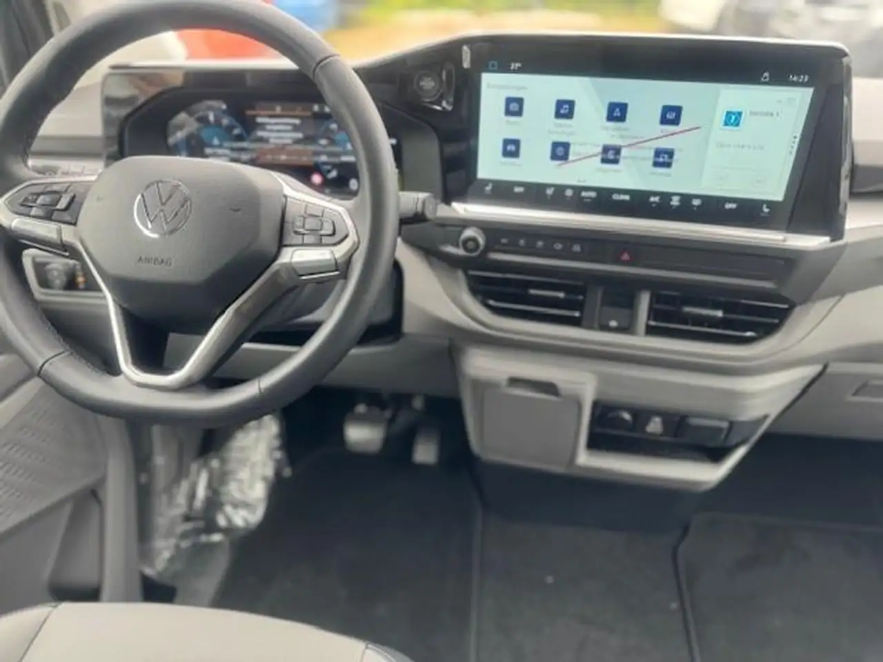 Volkswagen T7 Caravelle 5