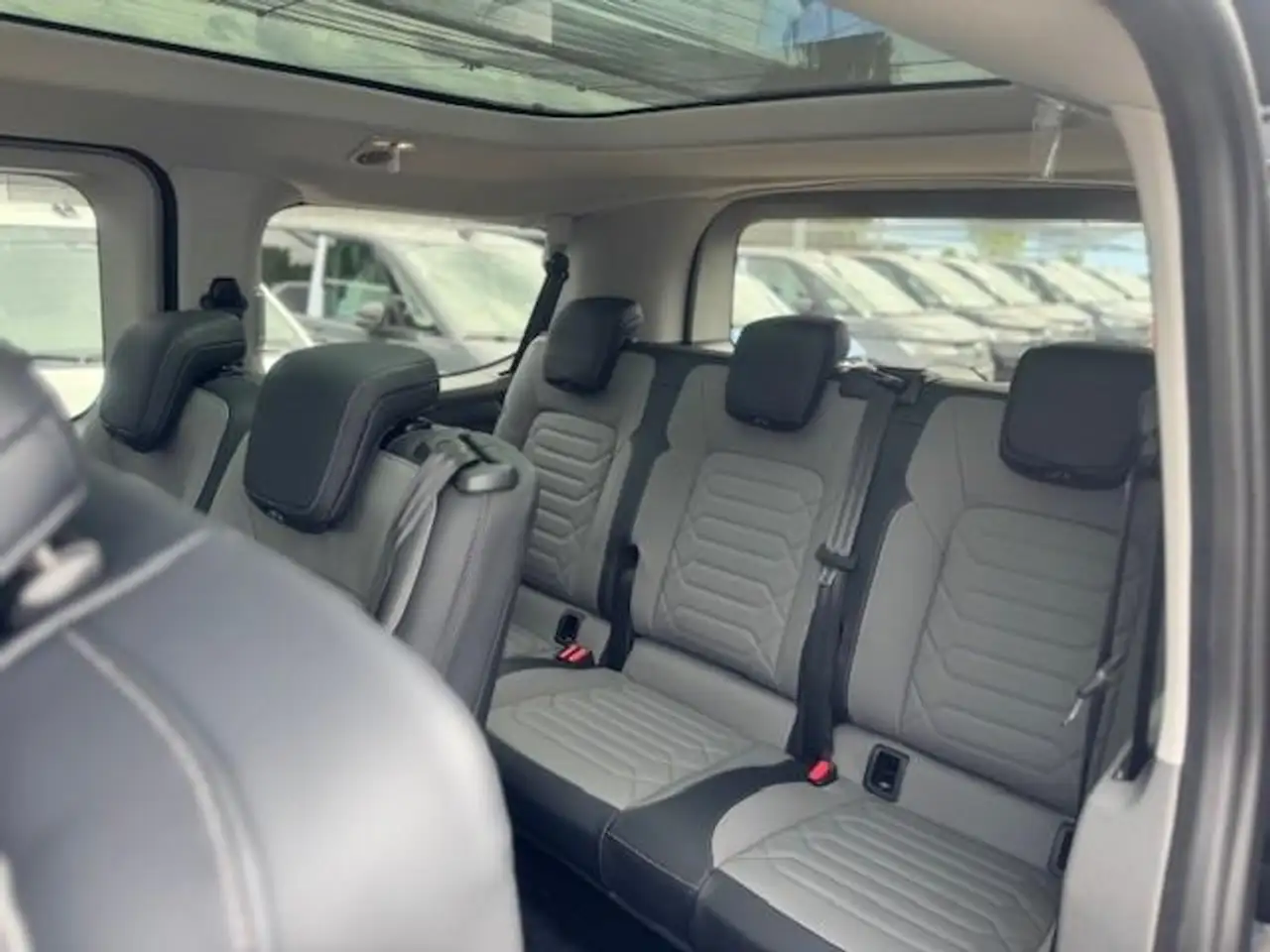 Volkswagen T7 Caravelle 7