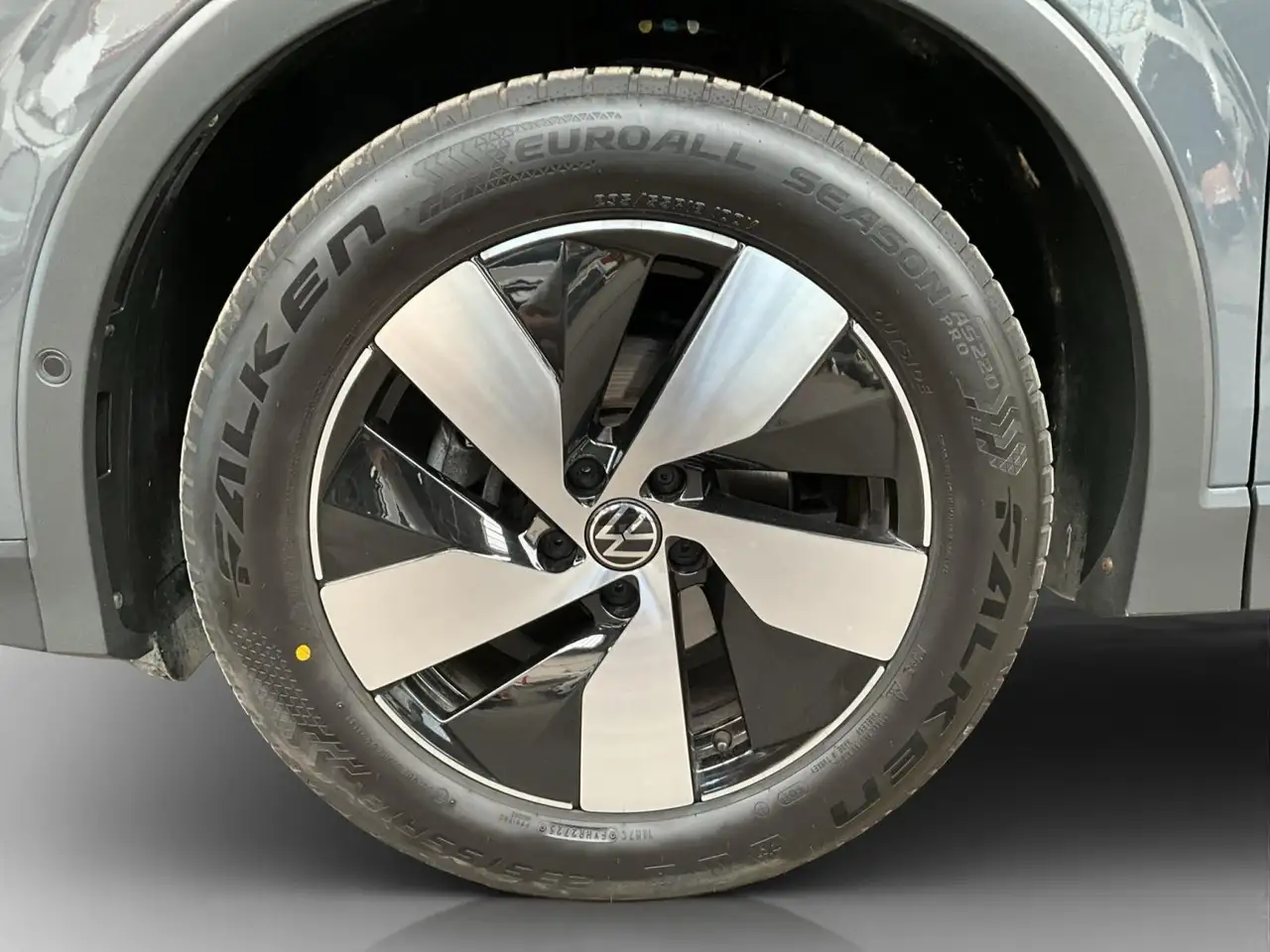 Volkswagen Tiguan 8