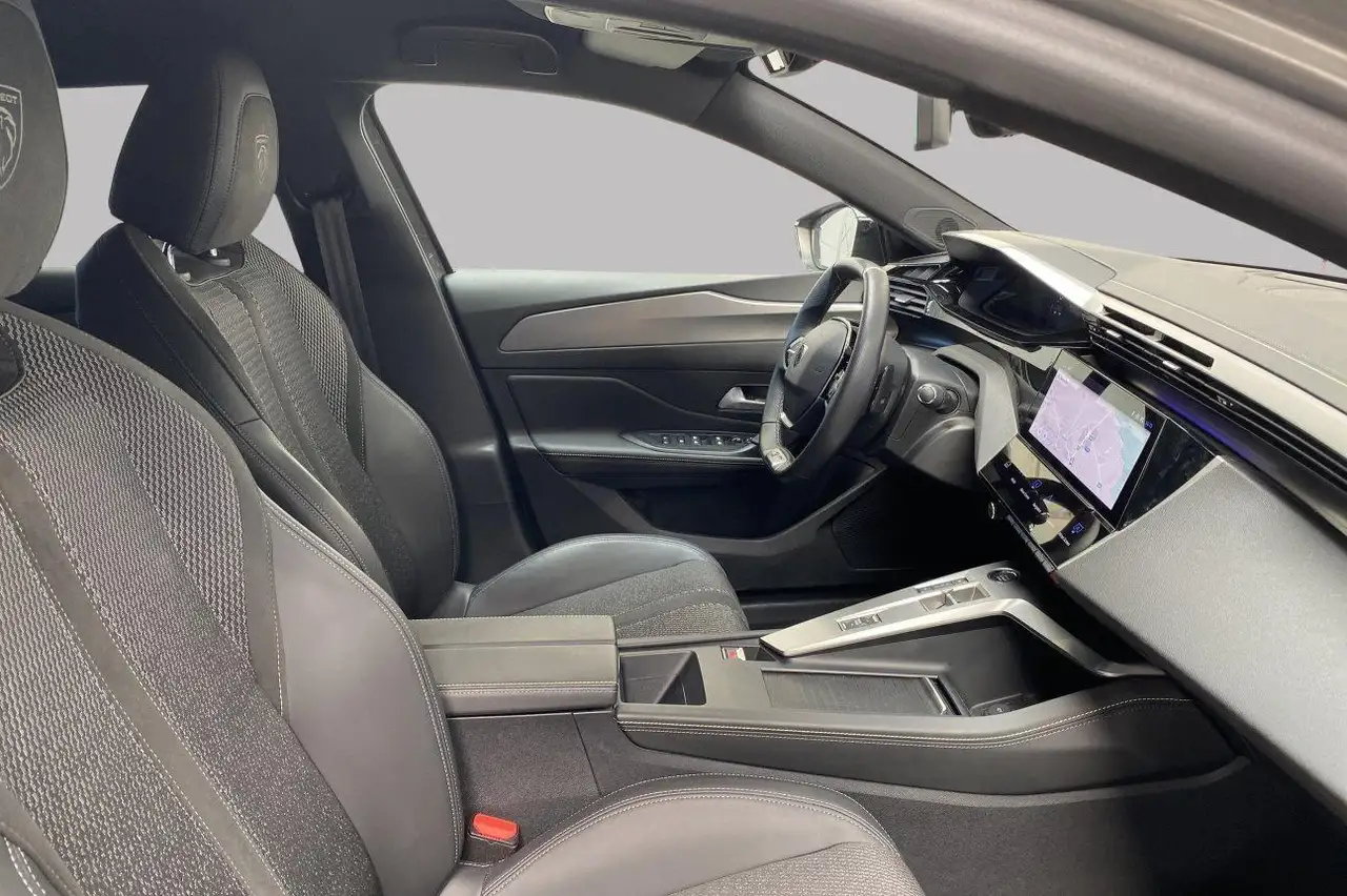 Peugeot 408 8