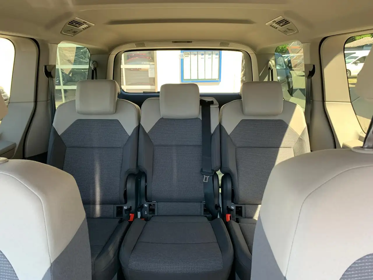 Volkswagen T7 Multivan 13