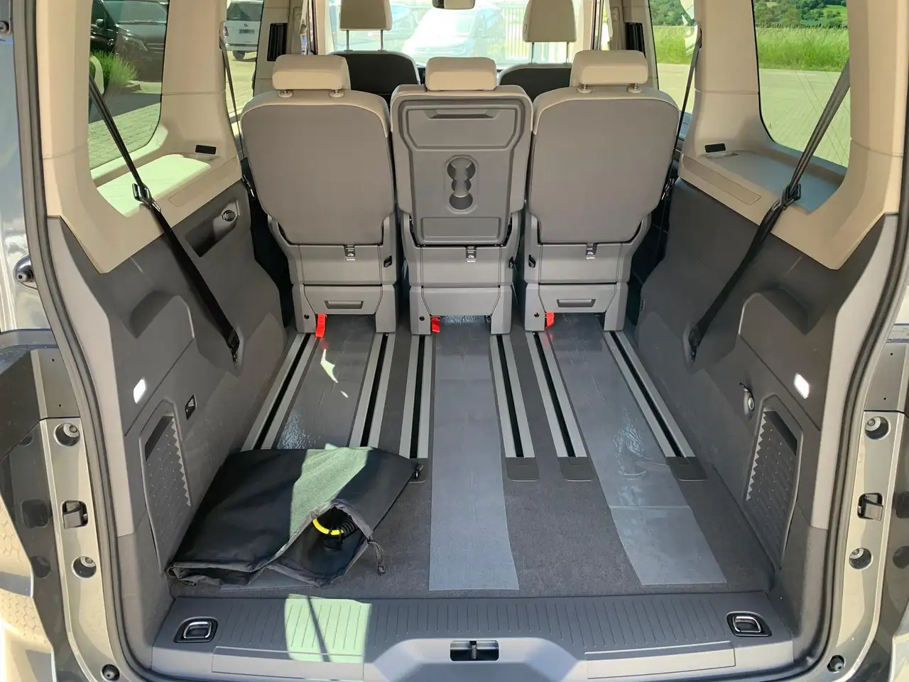 Volkswagen T7 Multivan 14