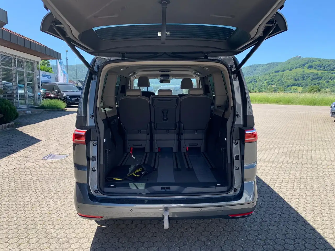 Volkswagen T7 Multivan 15