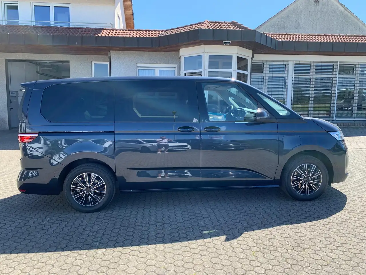 Volkswagen T7 Multivan 4