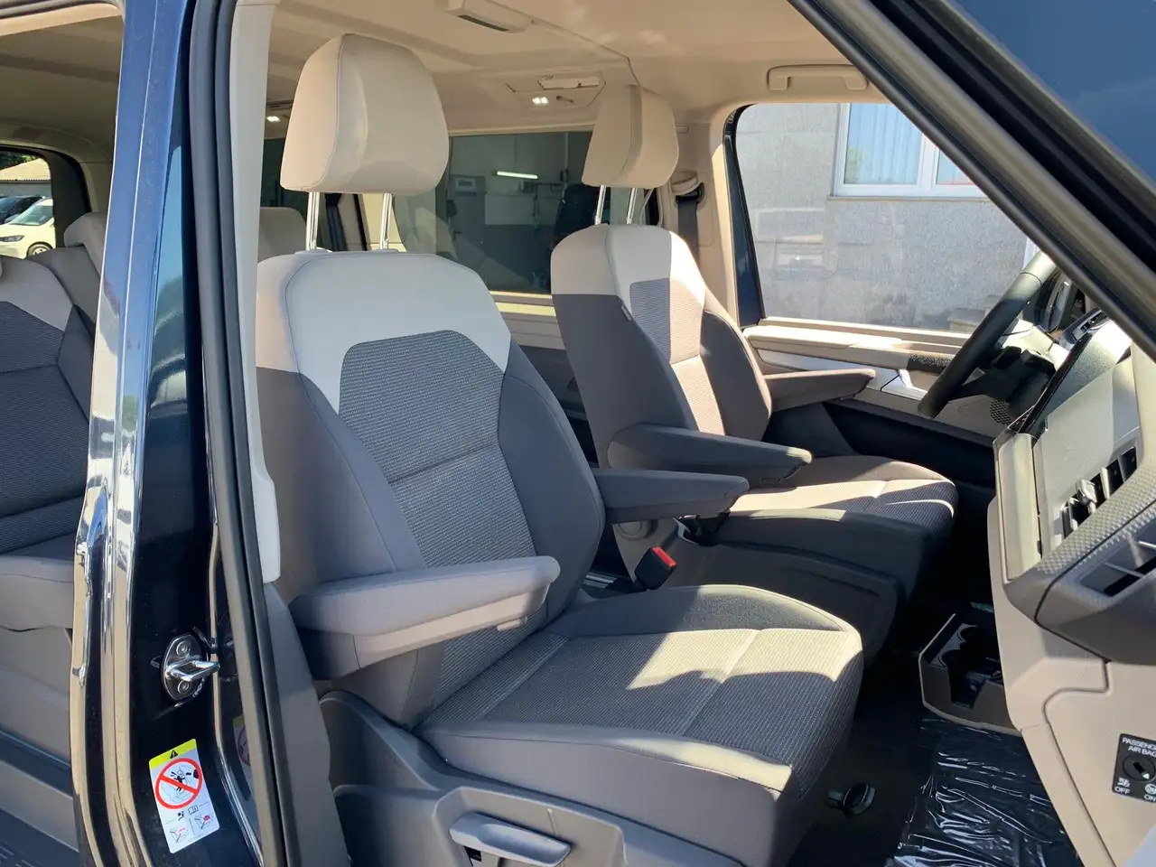 Volkswagen T7 Multivan 11