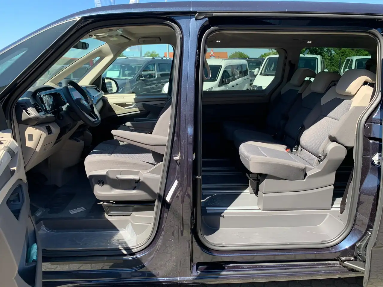 Volkswagen T7 Multivan 13