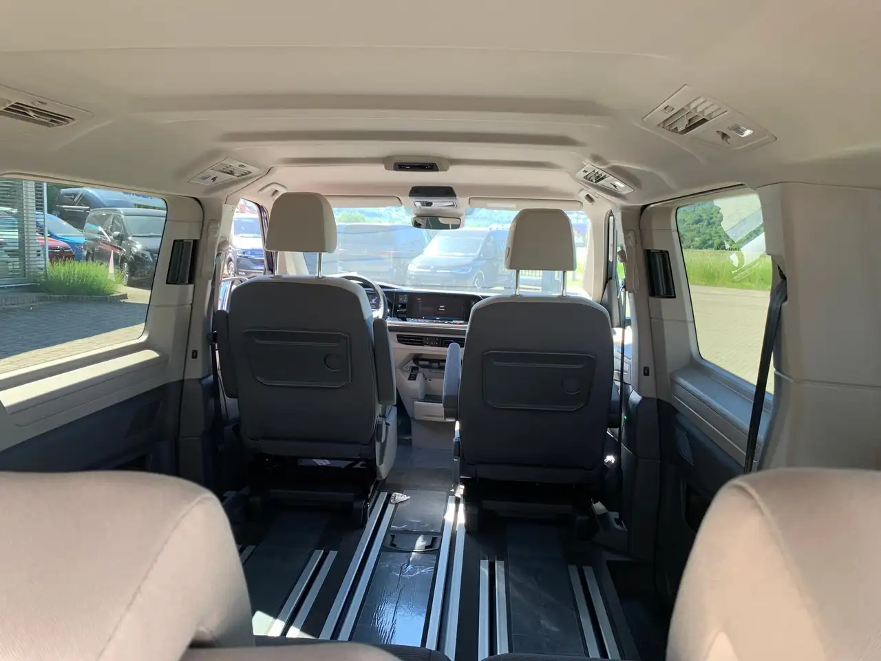 Volkswagen T7 Multivan 16