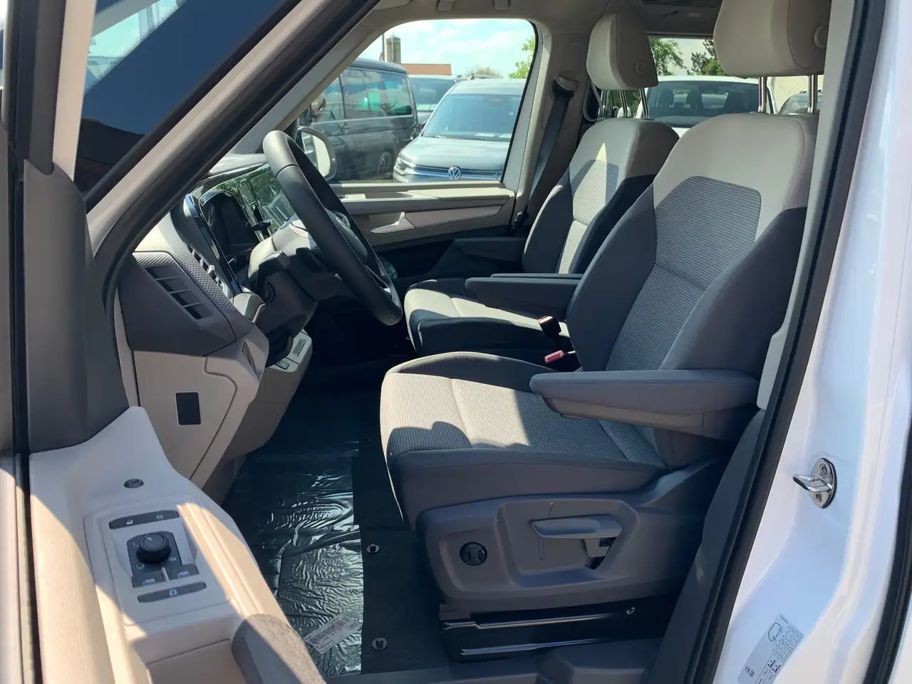 Volkswagen T7 Multivan 11
