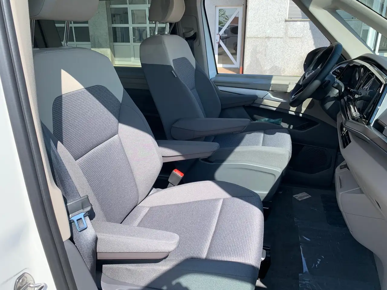 Volkswagen T7 Multivan 13
