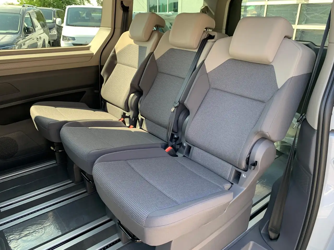 Volkswagen T7 Multivan 14