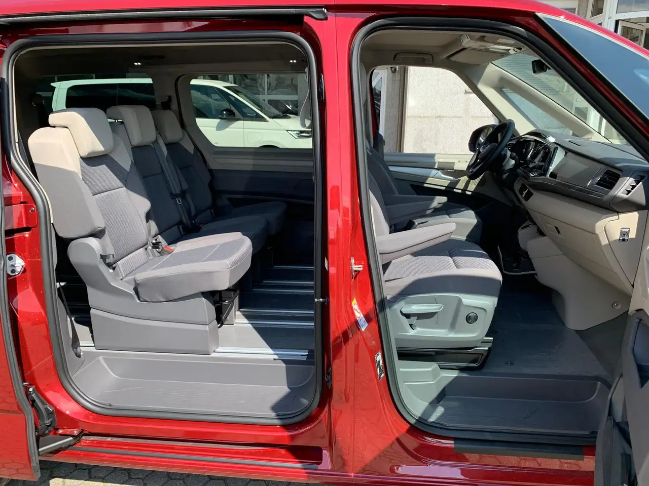 Volkswagen T7 Multivan 11
