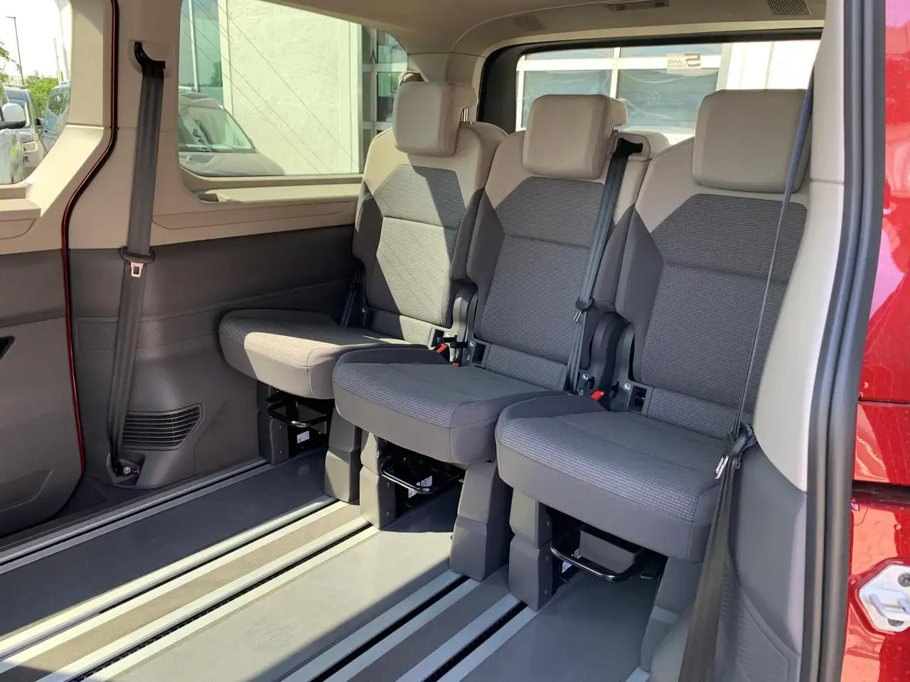 Volkswagen T7 Multivan 12