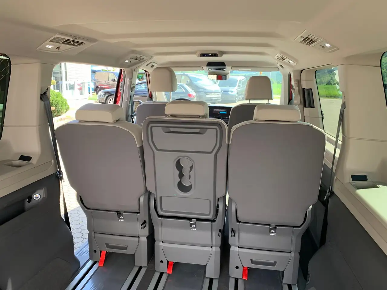 Volkswagen T7 Multivan 15