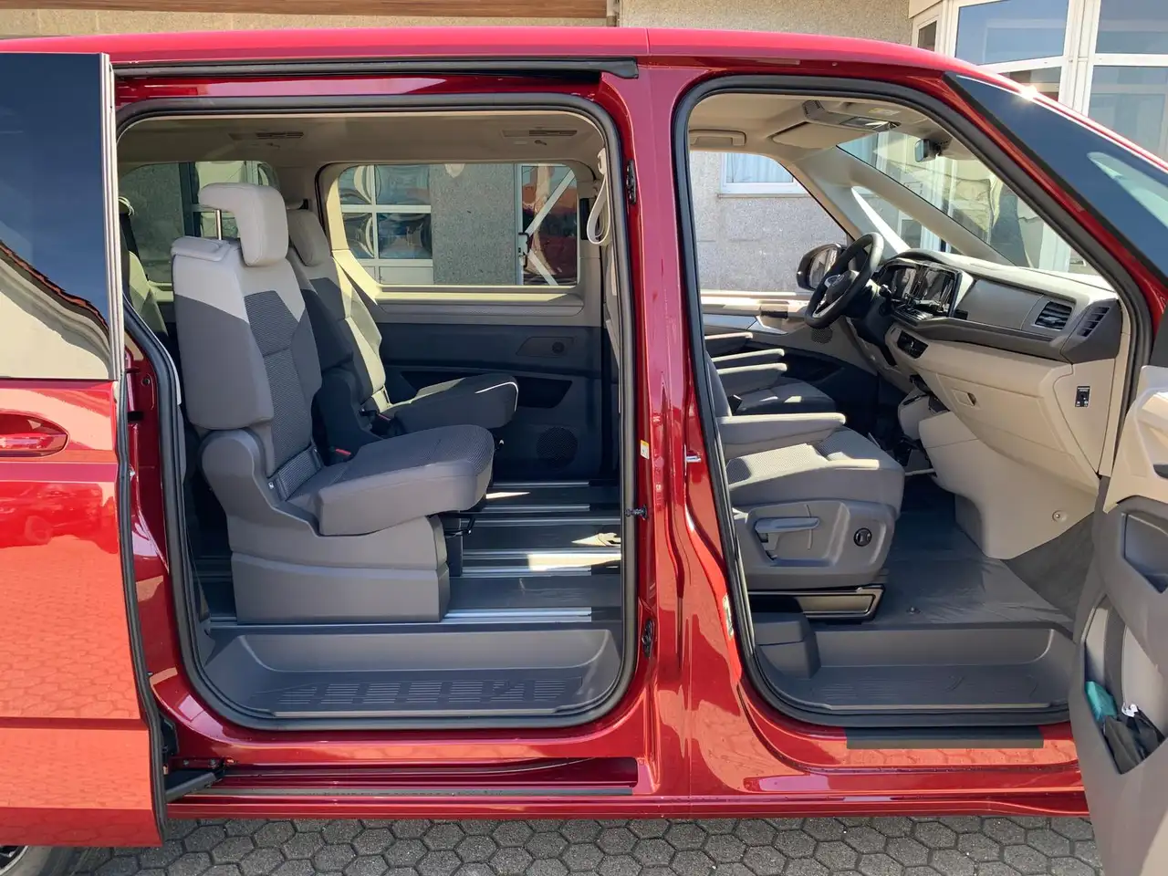 Volkswagen T7 Multivan 10