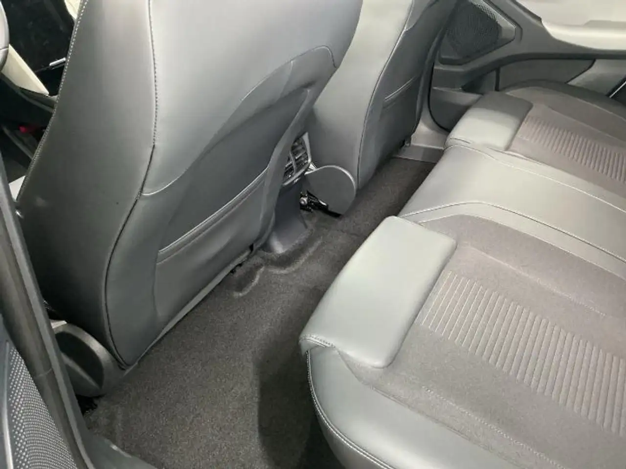 Ford Explorer 6