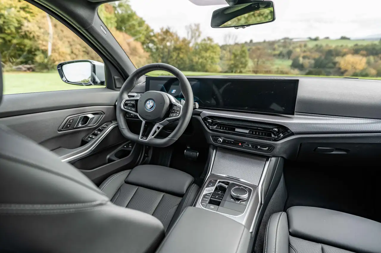 BMW 330 6