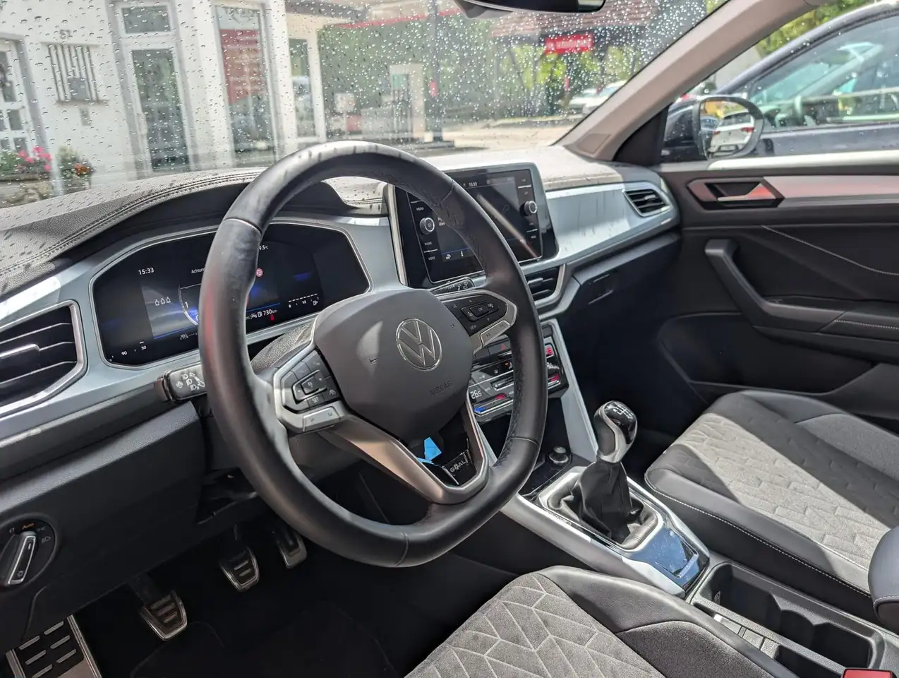 Volkswagen T-Roc 6