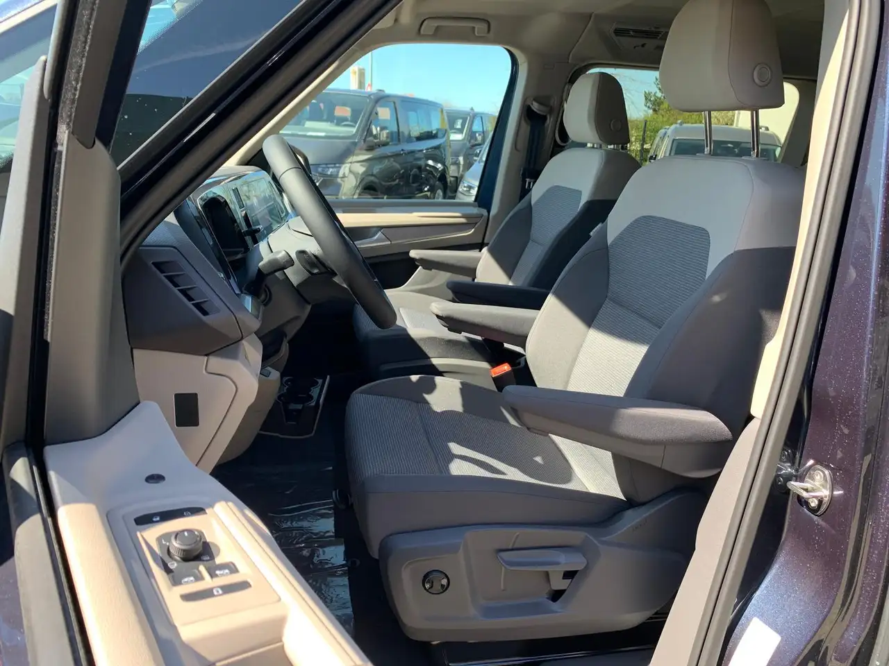 Volkswagen T7 Multivan 11