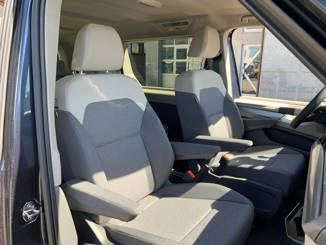 Volkswagen T7 Multivan 12
