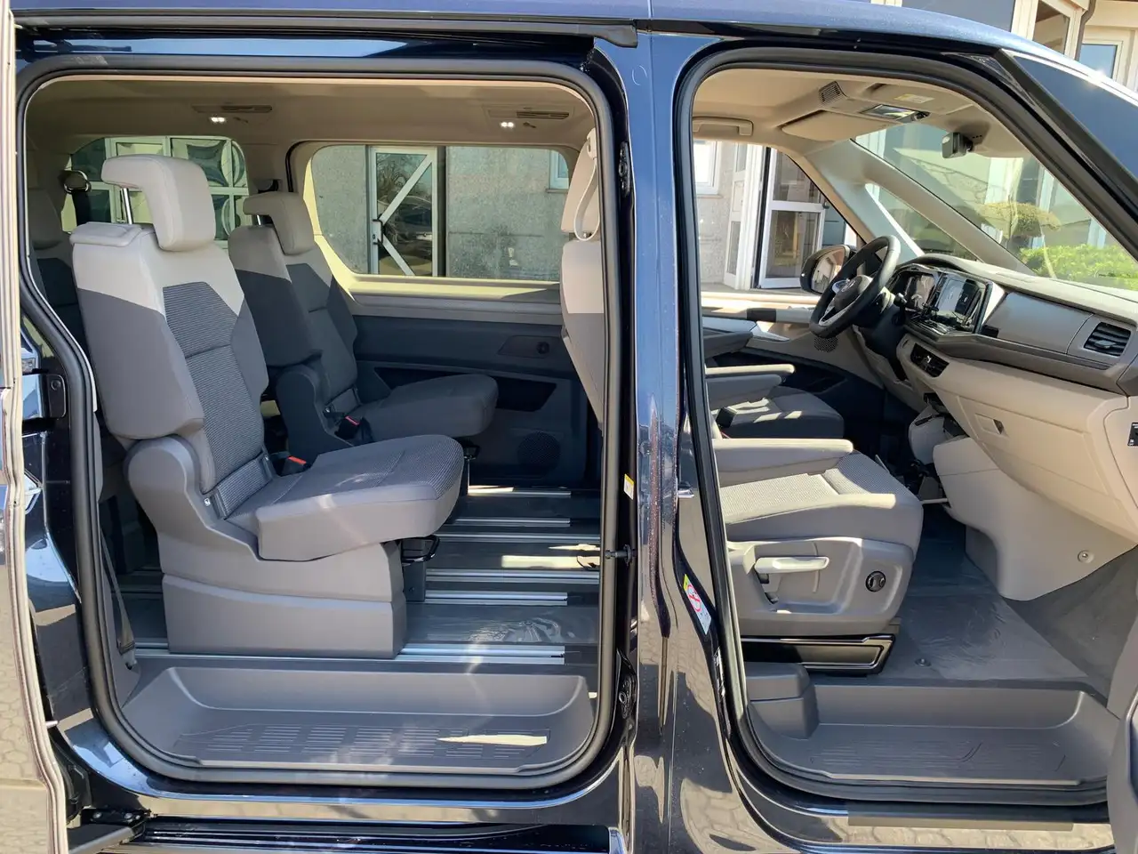 Volkswagen T7 Multivan 14