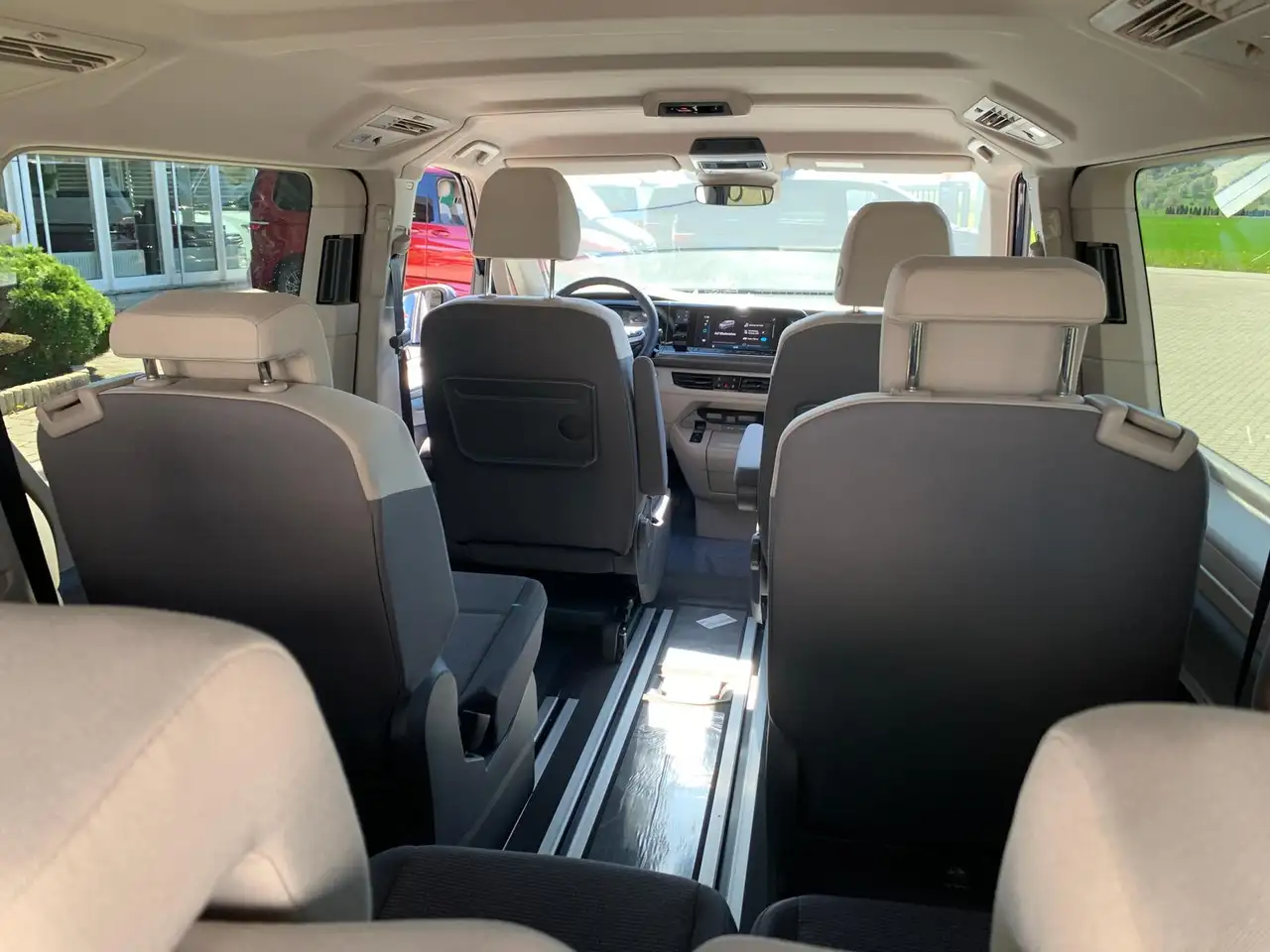 Volkswagen T7 Multivan 15