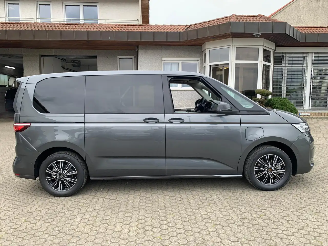 Volkswagen T7 Multivan 4
