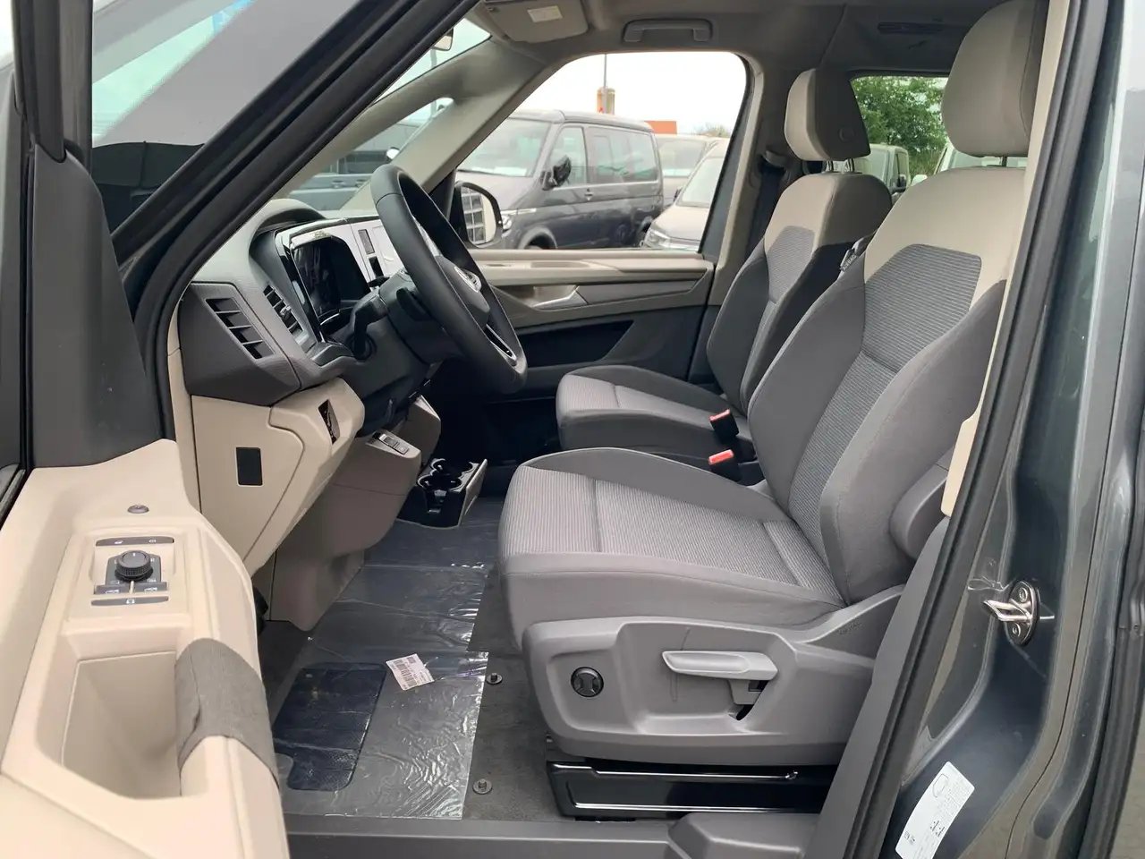 Volkswagen T7 Multivan 10