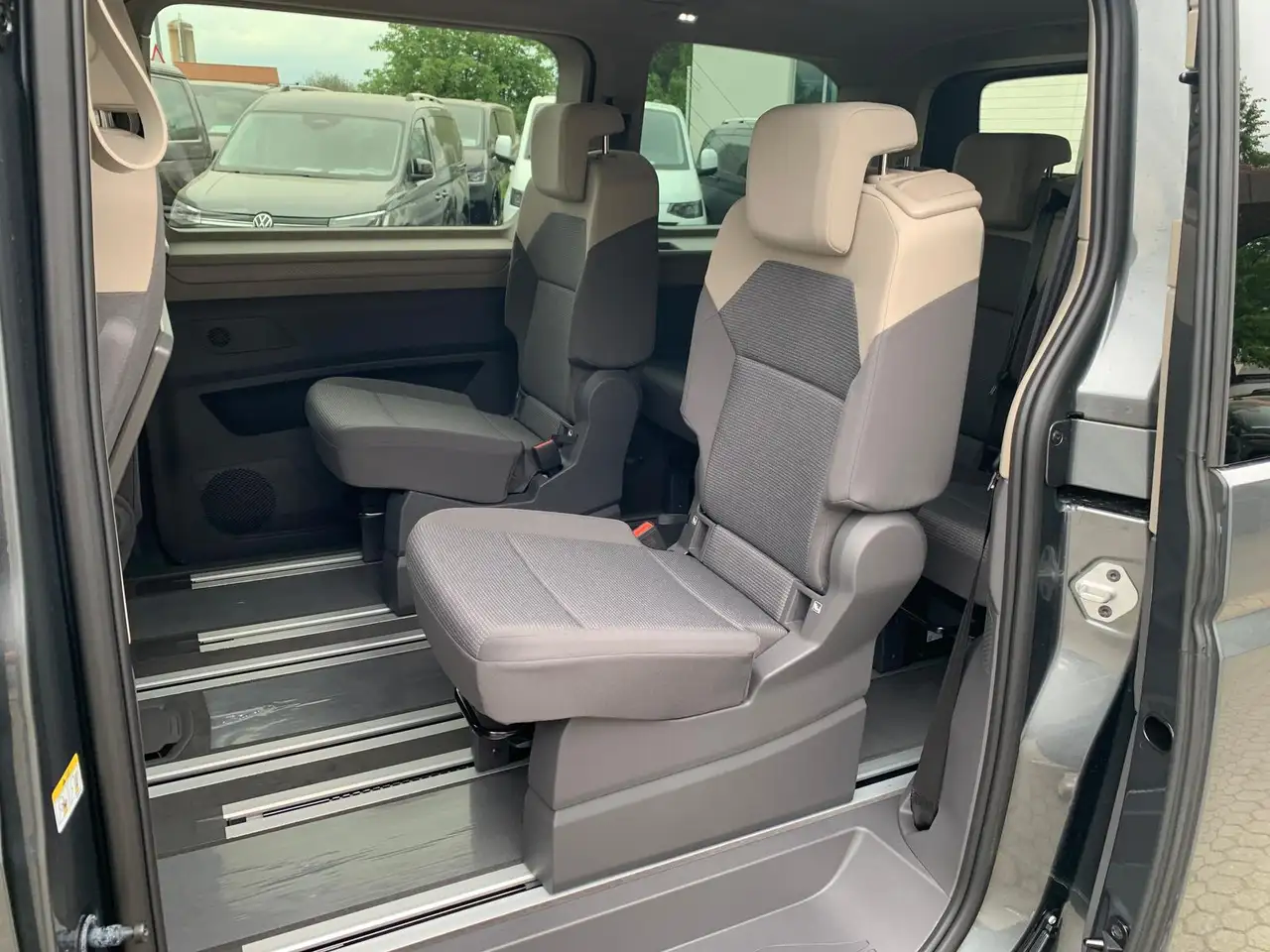 Volkswagen T7 Multivan 11