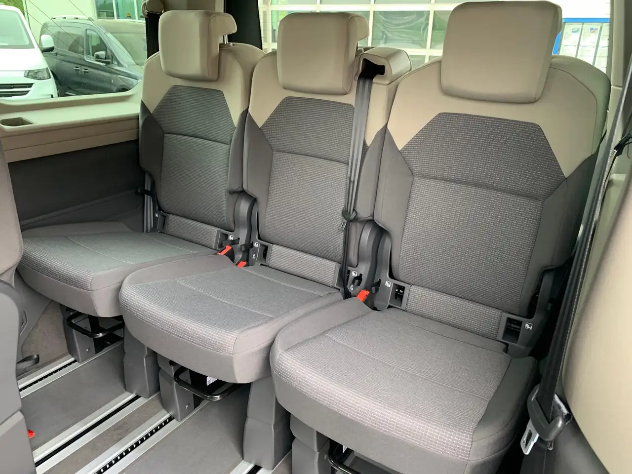 Volkswagen T7 Multivan 12