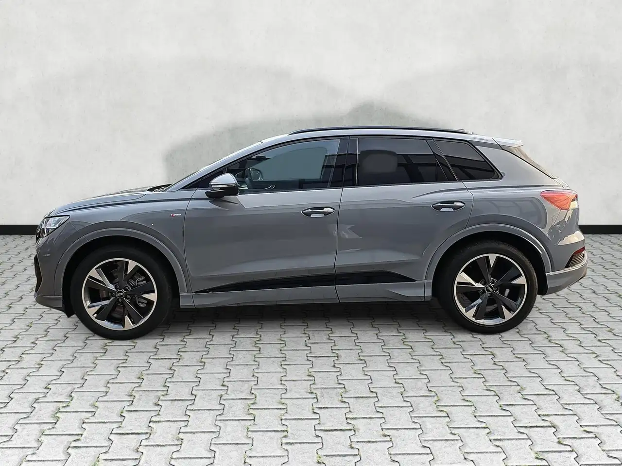 Audi Q4 5