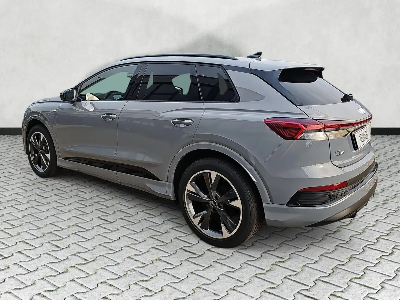 Audi Q4 6