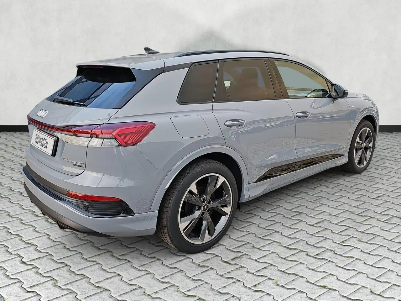Audi Q4 8