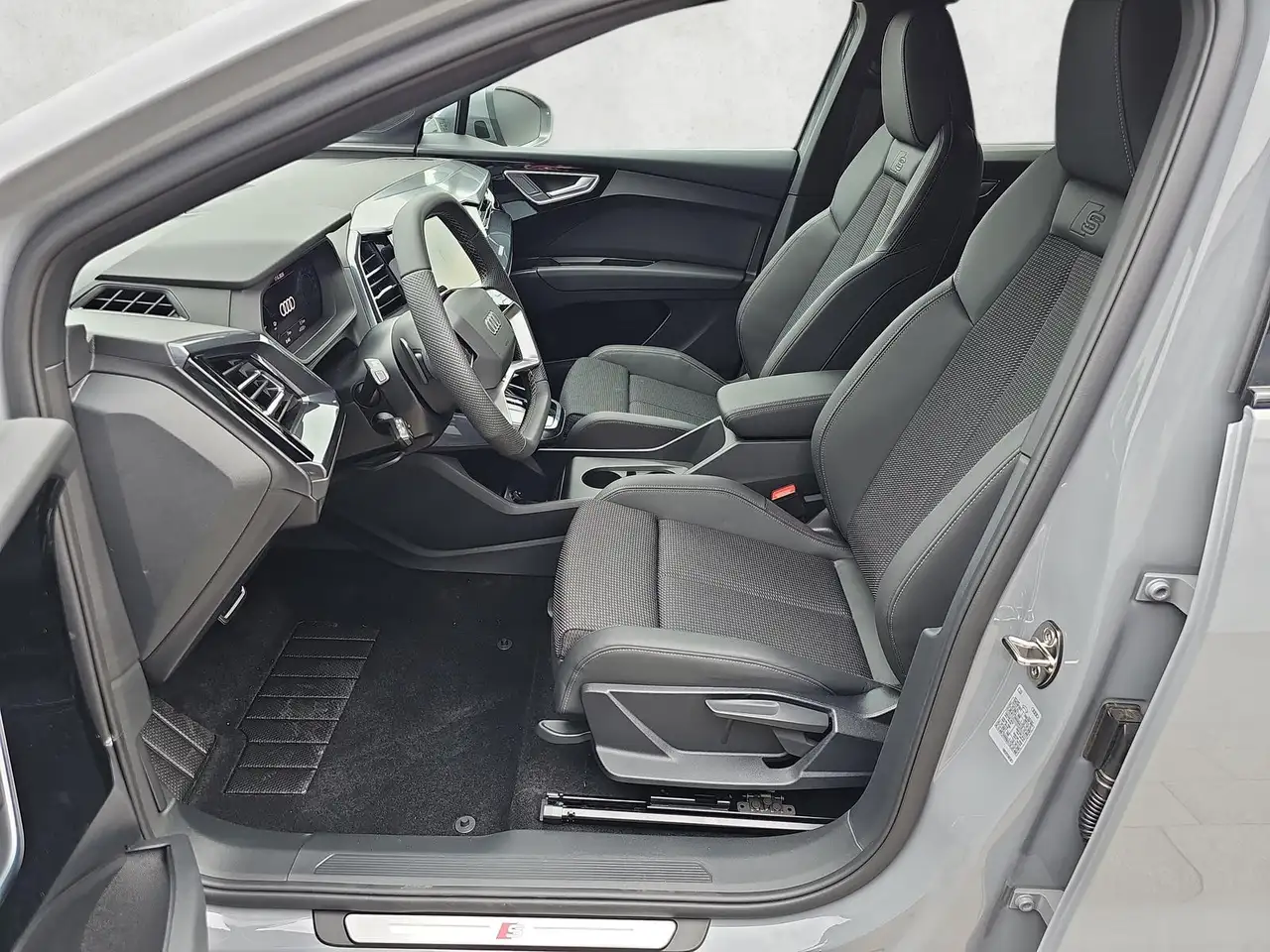 Audi Q4 10