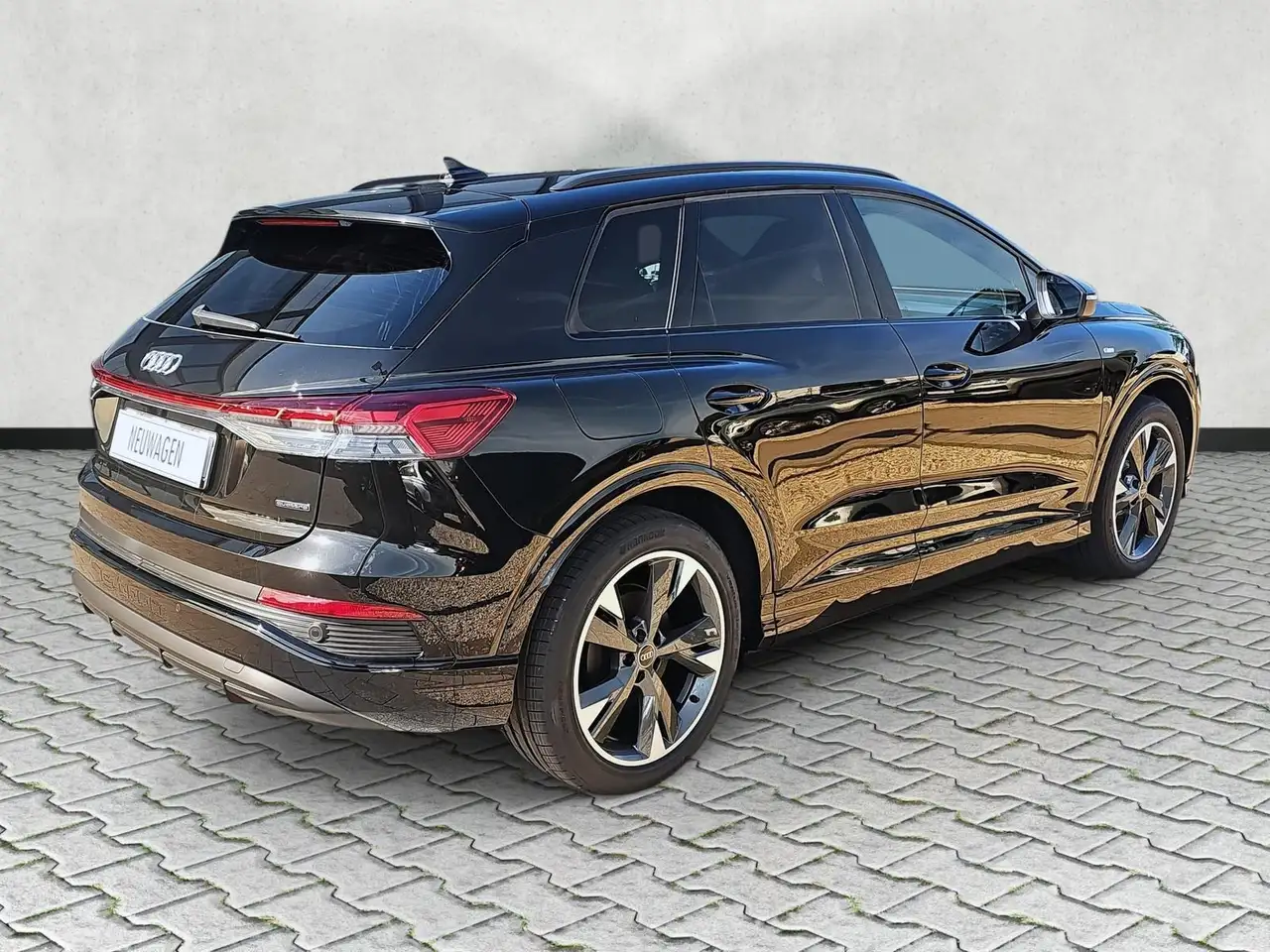 Audi Q4 8
