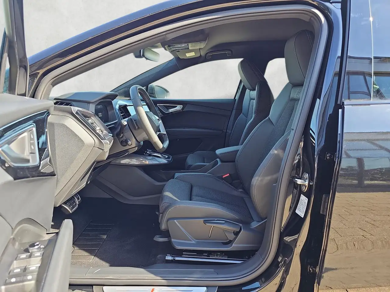 Audi Q4 10
