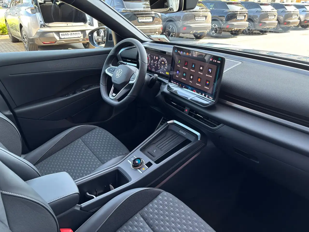 Volkswagen T-Roc 6