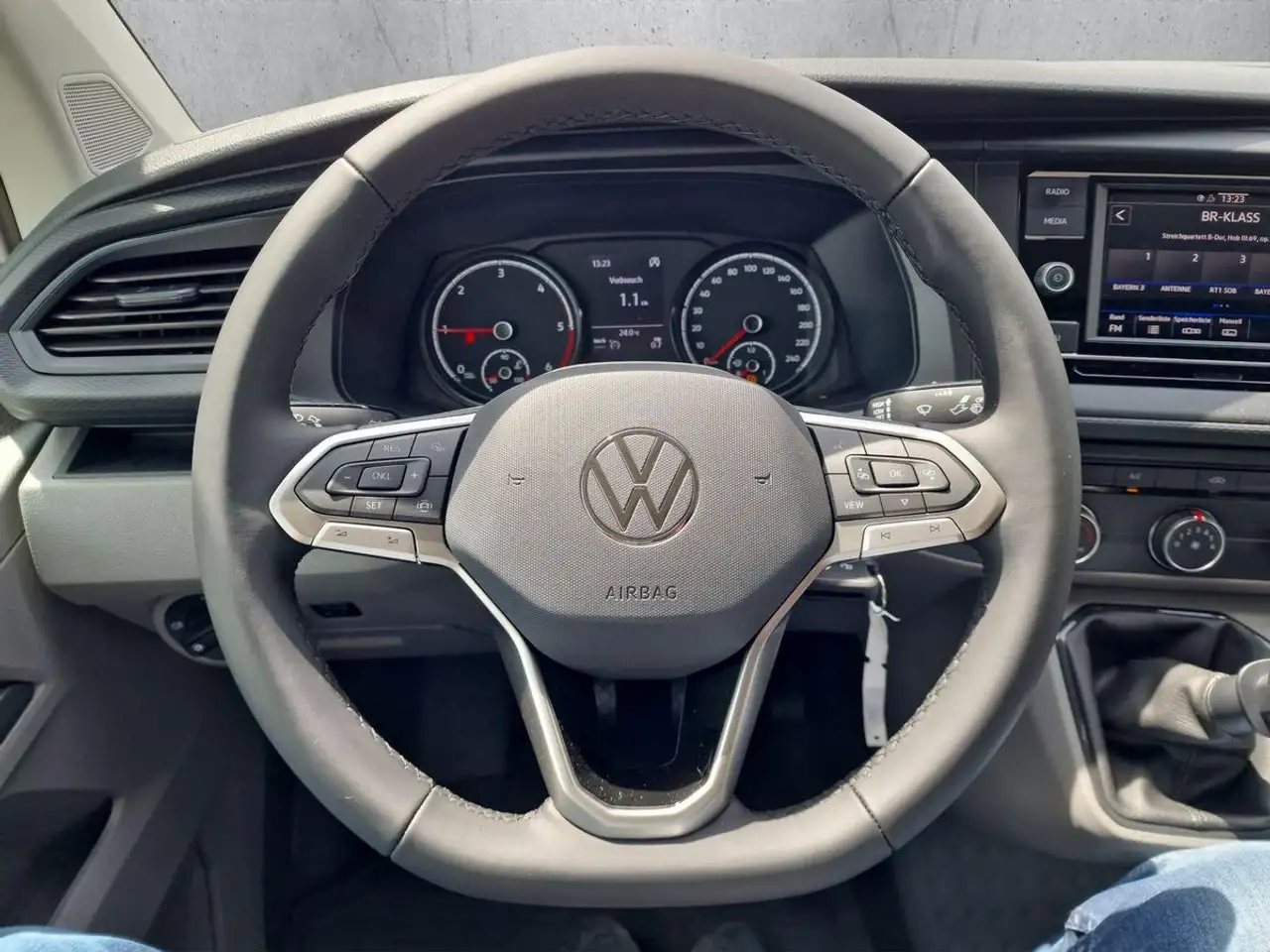Volkswagen T6.1 11