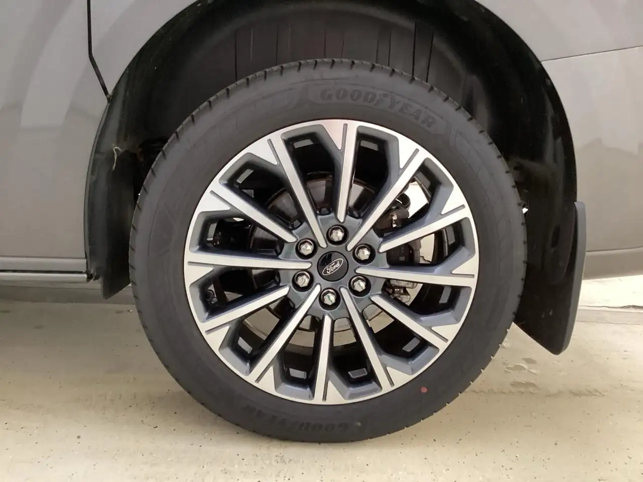 Ford Tourneo 4